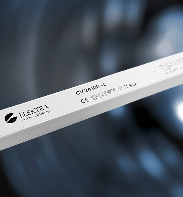 Das Bild zeigt das Lichtsystem CV24100-L von ELEKTRA, das modernes Design und technische Effizienz vereint.