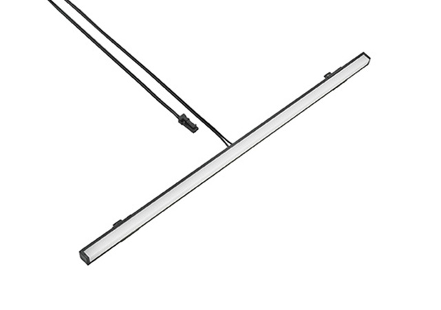 Schwarze LD 8288 Linearleuchte auf weißem Hintergrund.